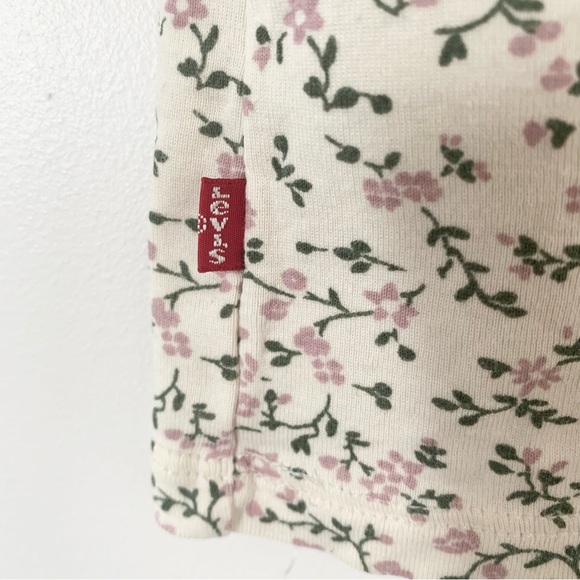 Levi’s Floral T-Shirt - Picture 4 of 5